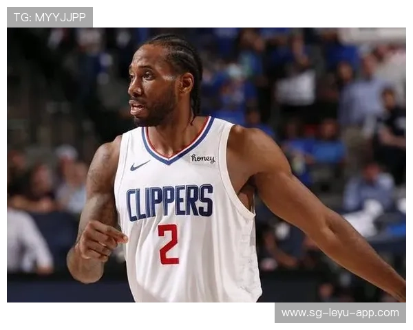 伦纳德上篮稳稳命中，快船在关键时刻稳住军心